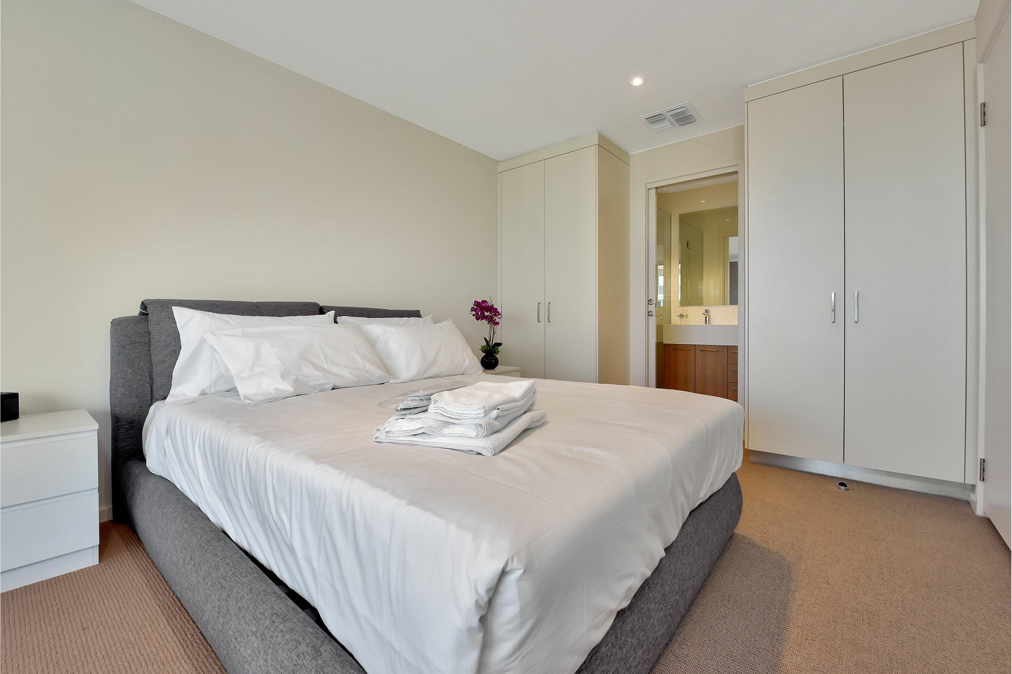 Vision On Morphett Adelaide Central Ngoại thất bức ảnh